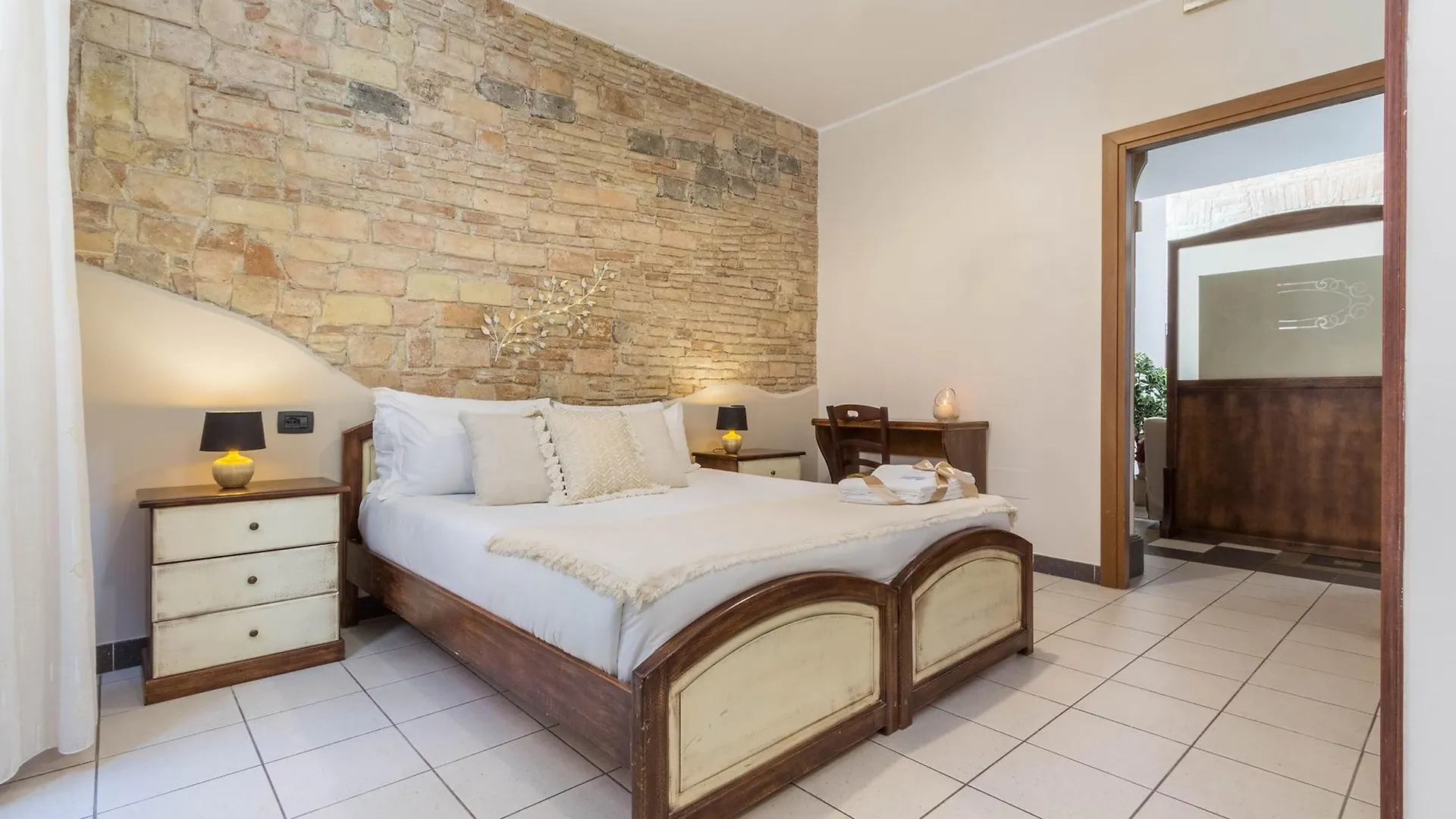 Arcobaleno Rooms Cagliari 2*,  Italy
