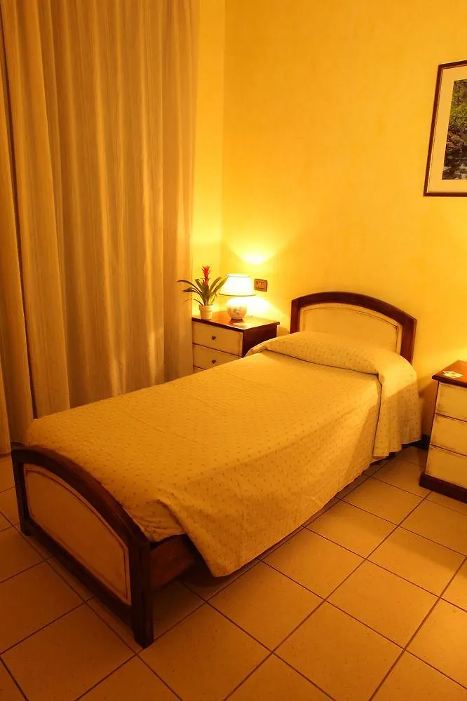 Arcobaleno Rooms Cagliari 2*,