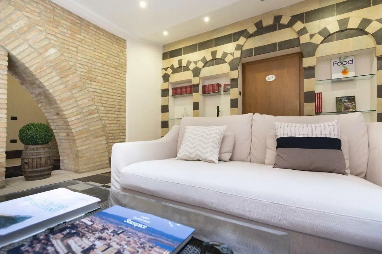 Arcobaleno Rooms Cagliari 2*,